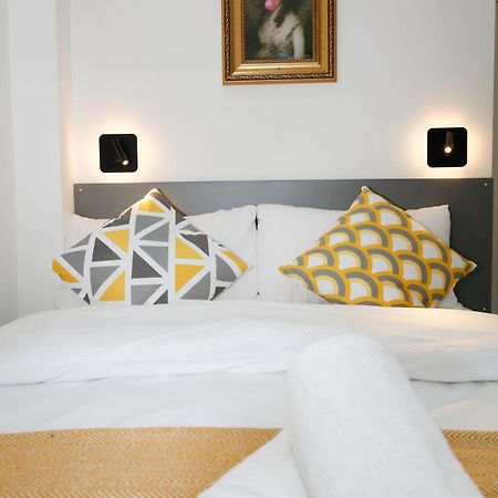 New Luxury Apartments In Central London Next To Shops, Cafes, Bars & Metro Luaran gambar