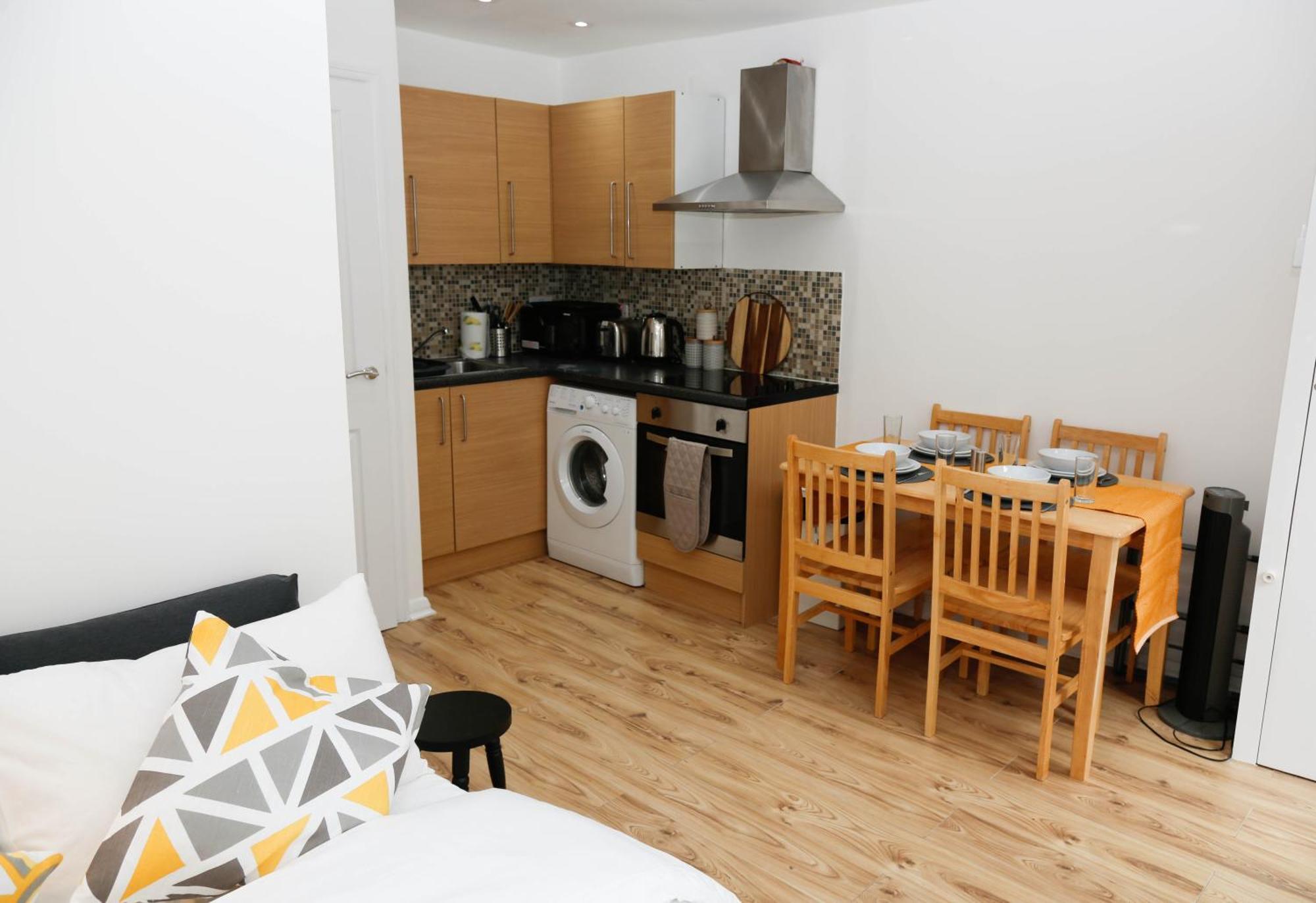 New Luxury Apartments In Central London Next To Shops, Cafes, Bars & Metro Luaran gambar