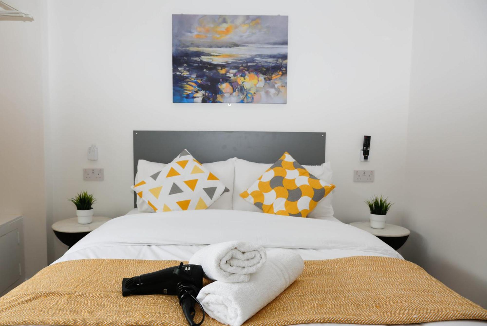New Luxury Apartments In Central London Next To Shops, Cafes, Bars & Metro Luaran gambar