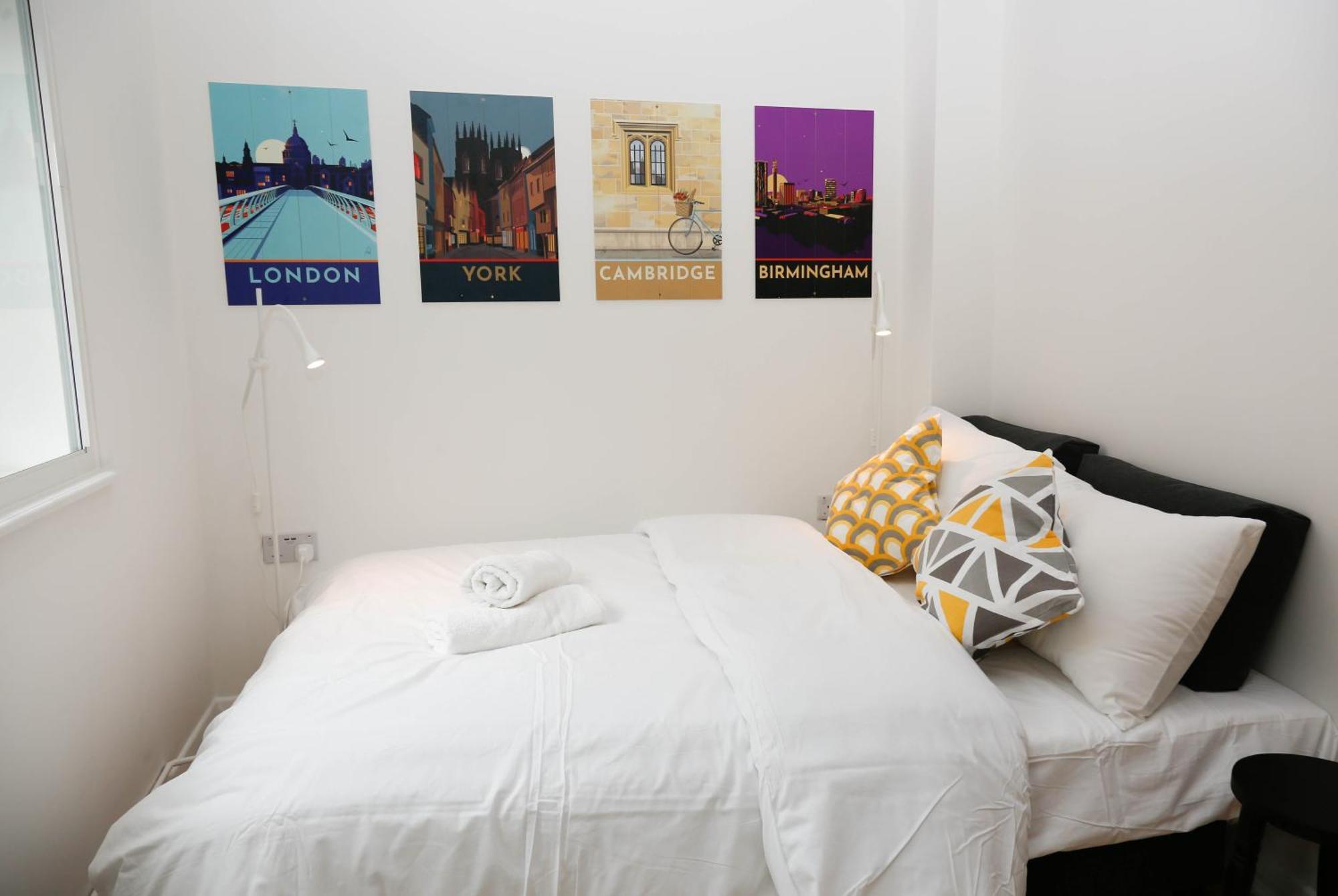 New Luxury Apartments In Central London Next To Shops, Cafes, Bars & Metro Luaran gambar