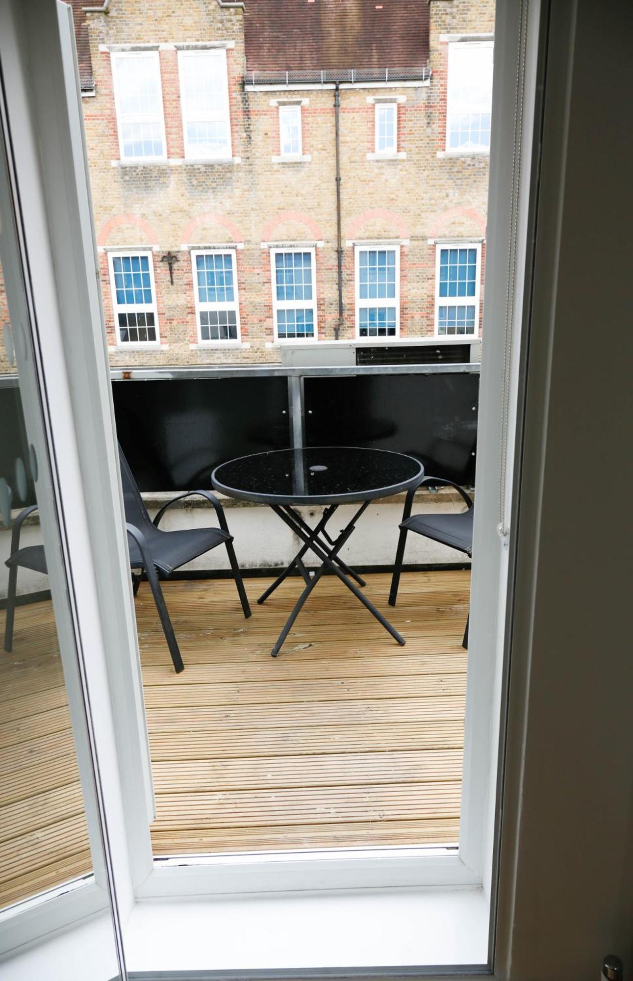 New Luxury Apartments In Central London Next To Shops, Cafes, Bars & Metro Luaran gambar