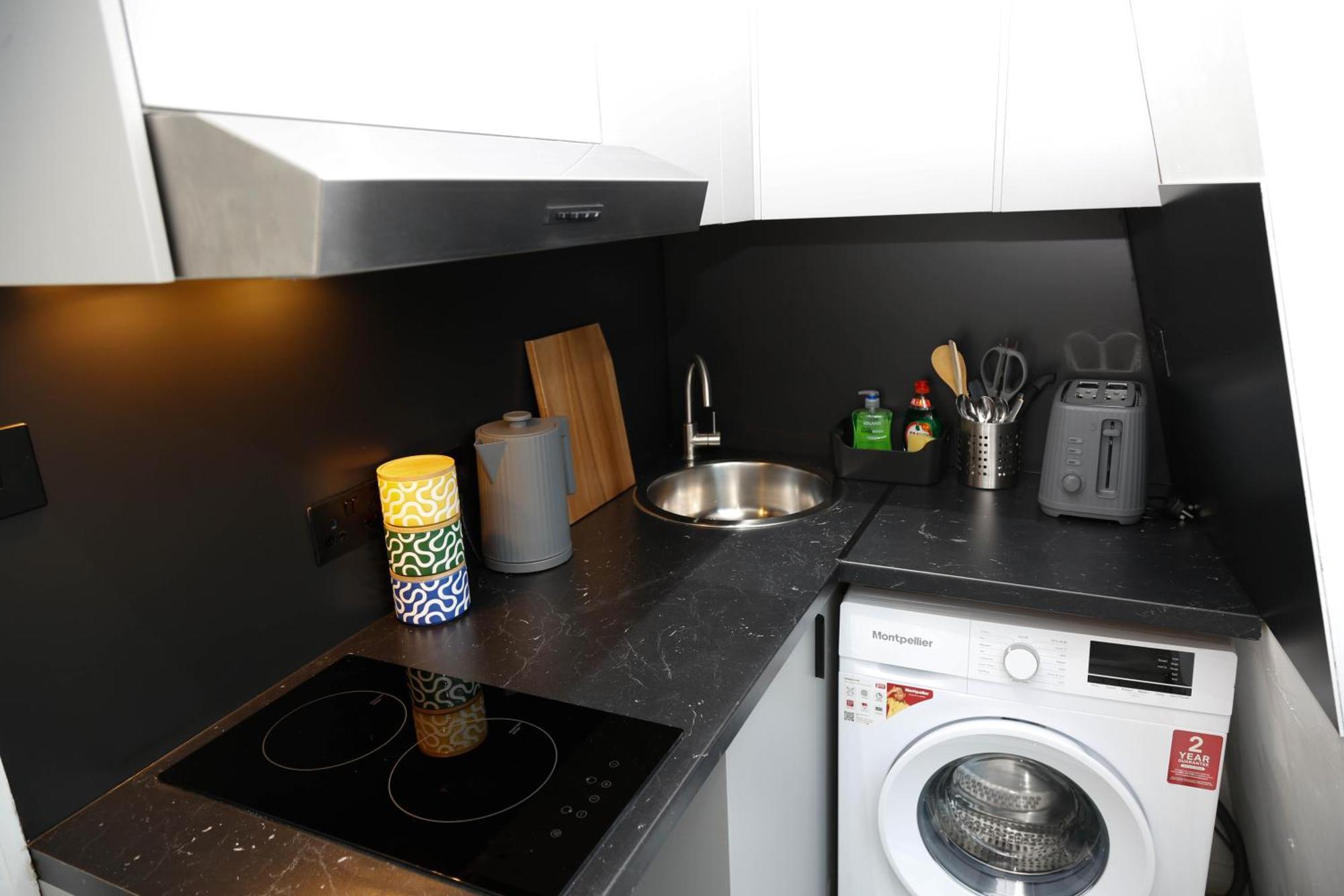 New Luxury Apartments In Central London Next To Shops, Cafes, Bars & Metro Luaran gambar
