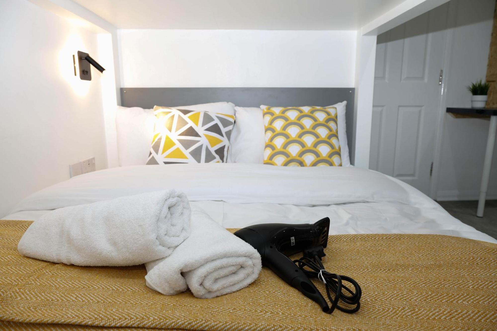 New Luxury Apartments In Central London Next To Shops, Cafes, Bars & Metro Luaran gambar