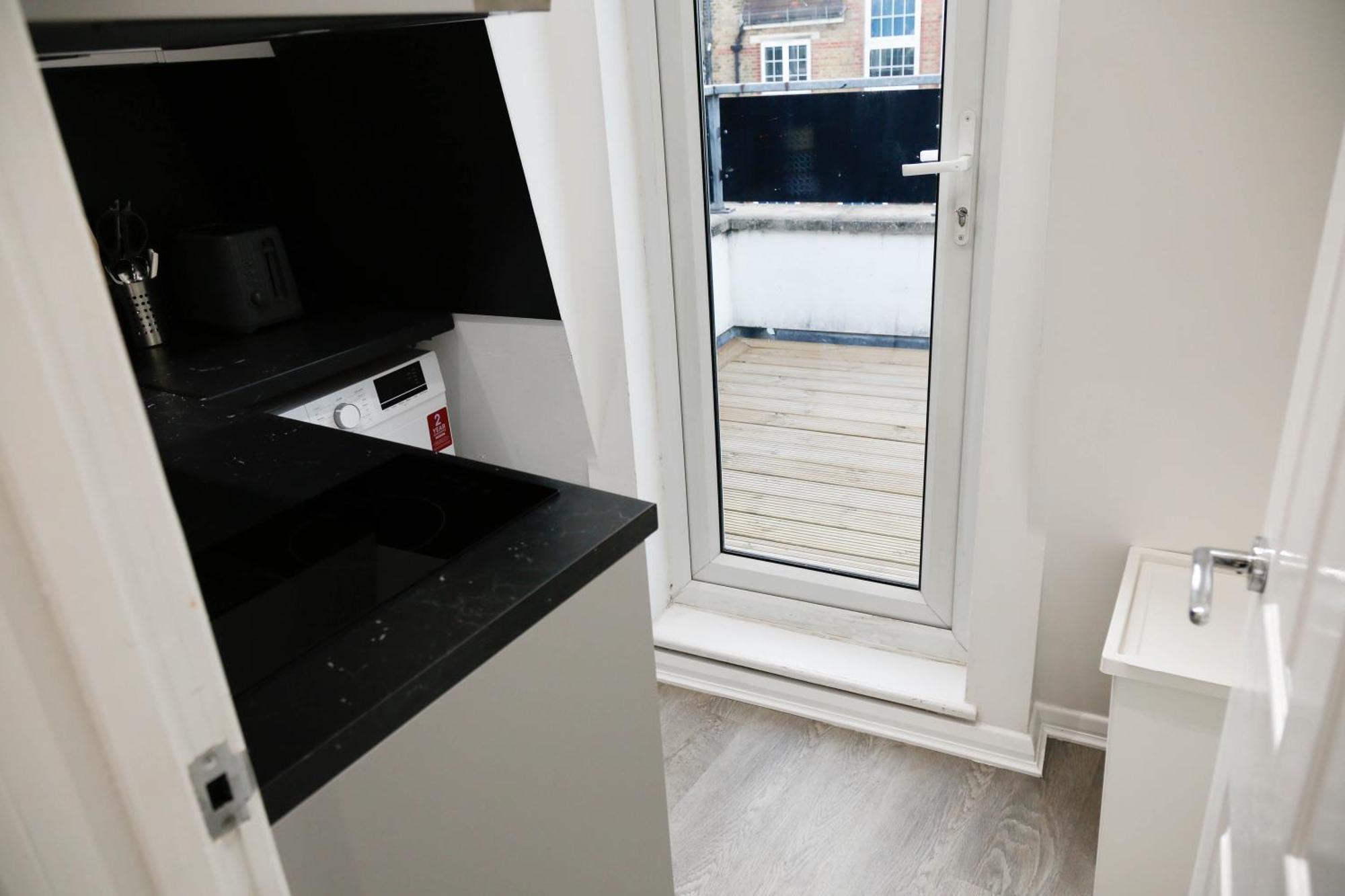 New Luxury Apartments In Central London Next To Shops, Cafes, Bars & Metro Luaran gambar