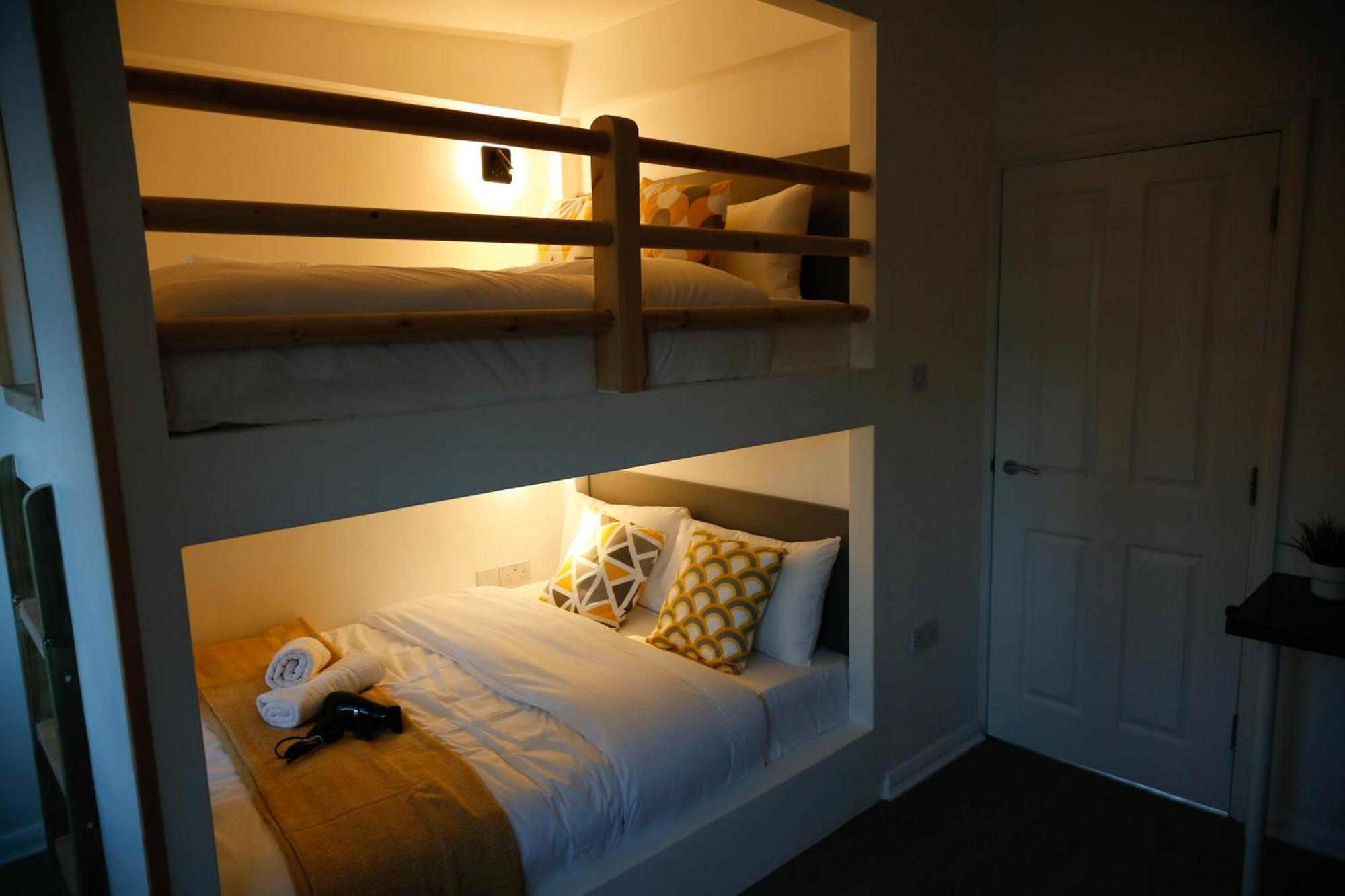 New Luxury Apartments In Central London Next To Shops, Cafes, Bars & Metro Luaran gambar