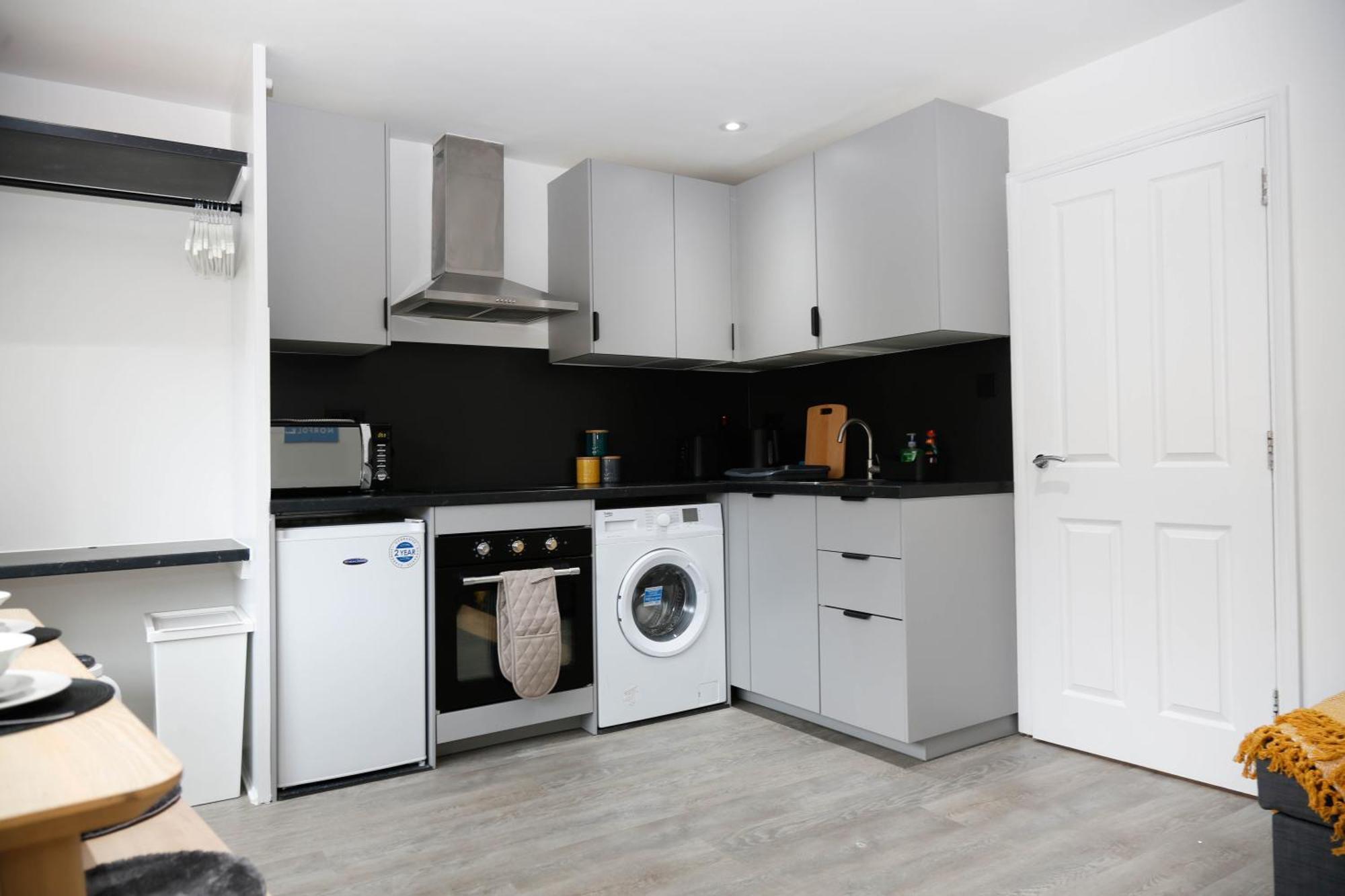 New Luxury Apartments In Central London Next To Shops, Cafes, Bars & Metro Luaran gambar