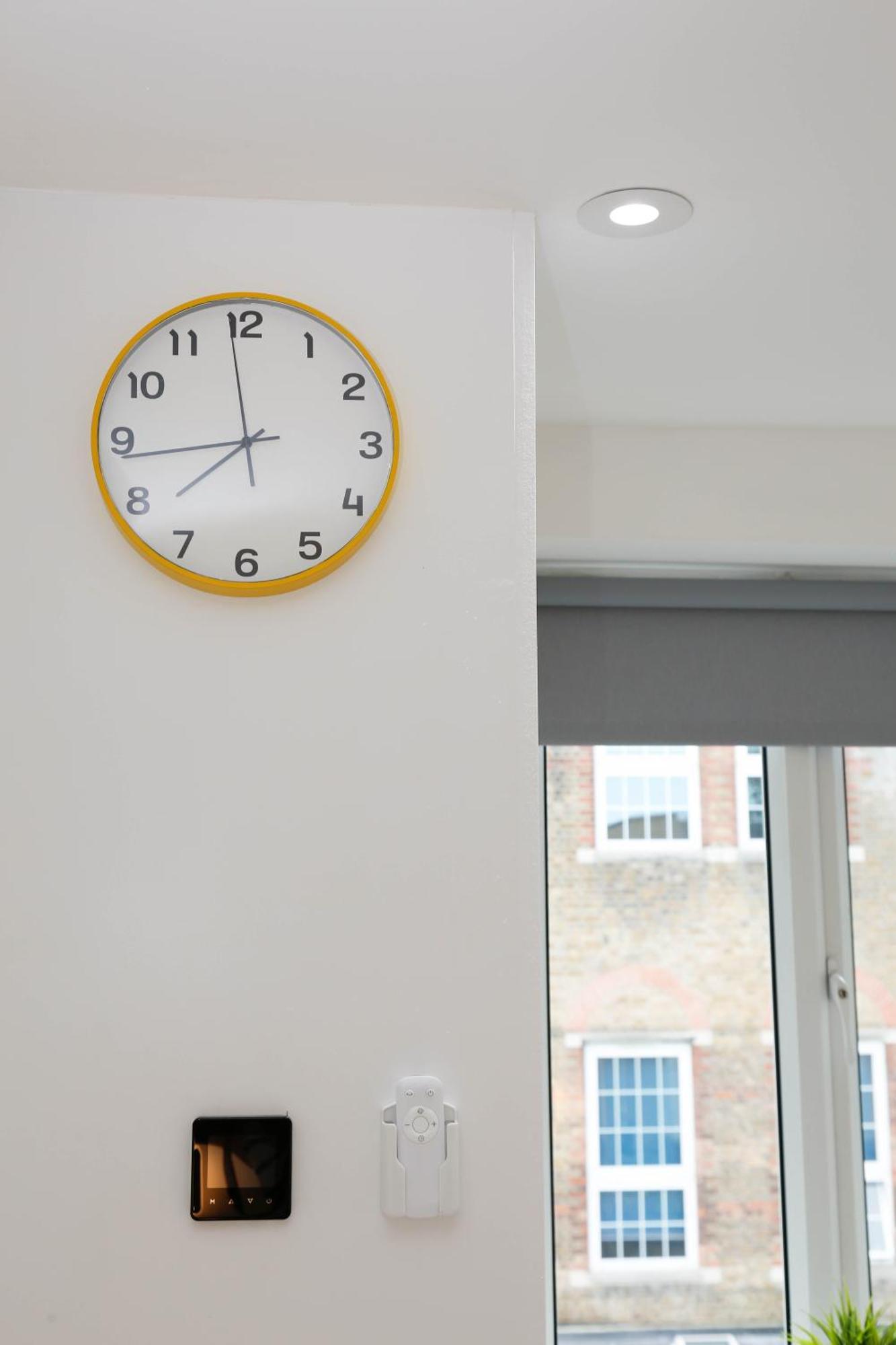 New Luxury Apartments In Central London Next To Shops, Cafes, Bars & Metro Luaran gambar