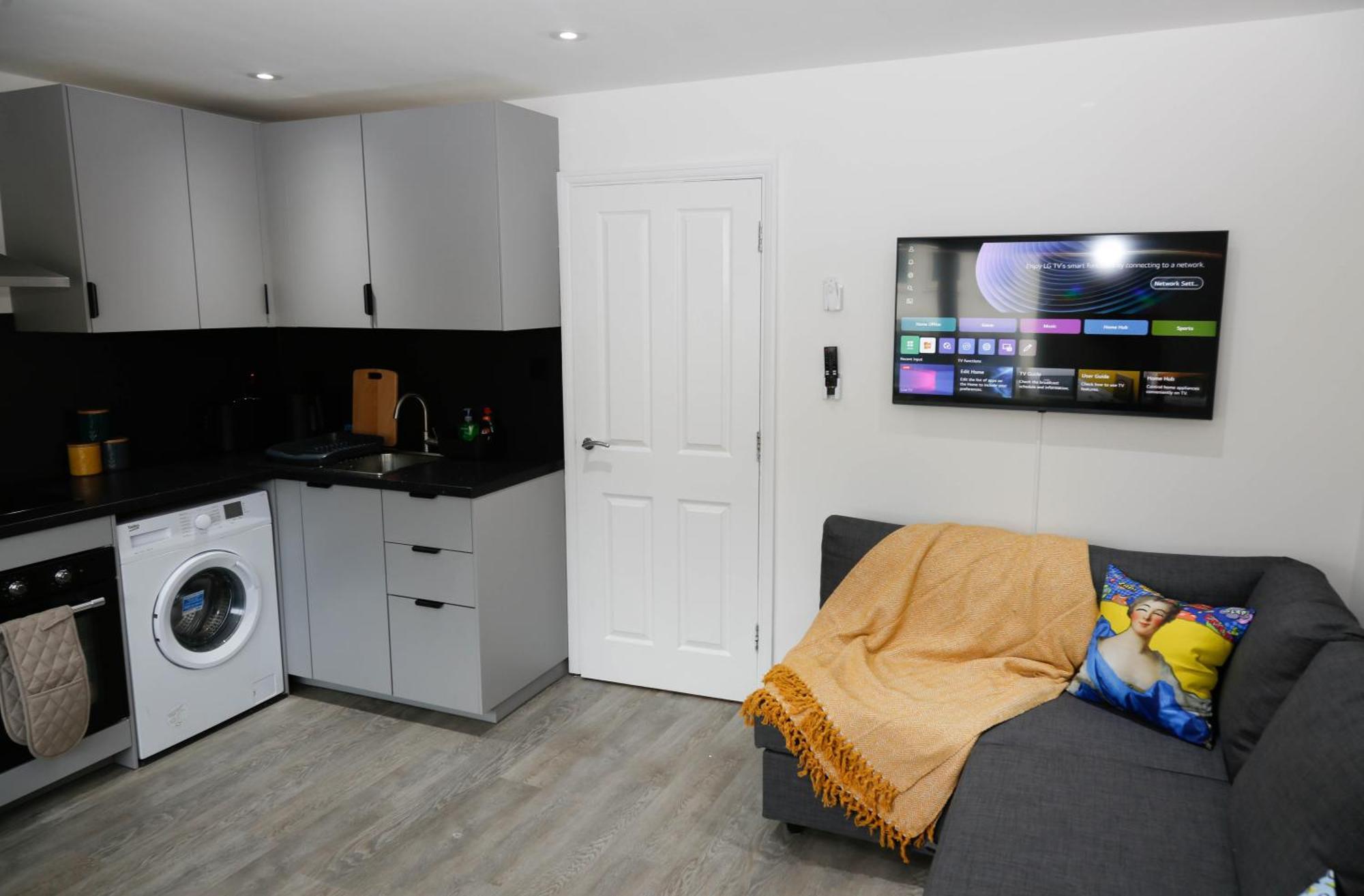 New Luxury Apartments In Central London Next To Shops, Cafes, Bars & Metro Luaran gambar