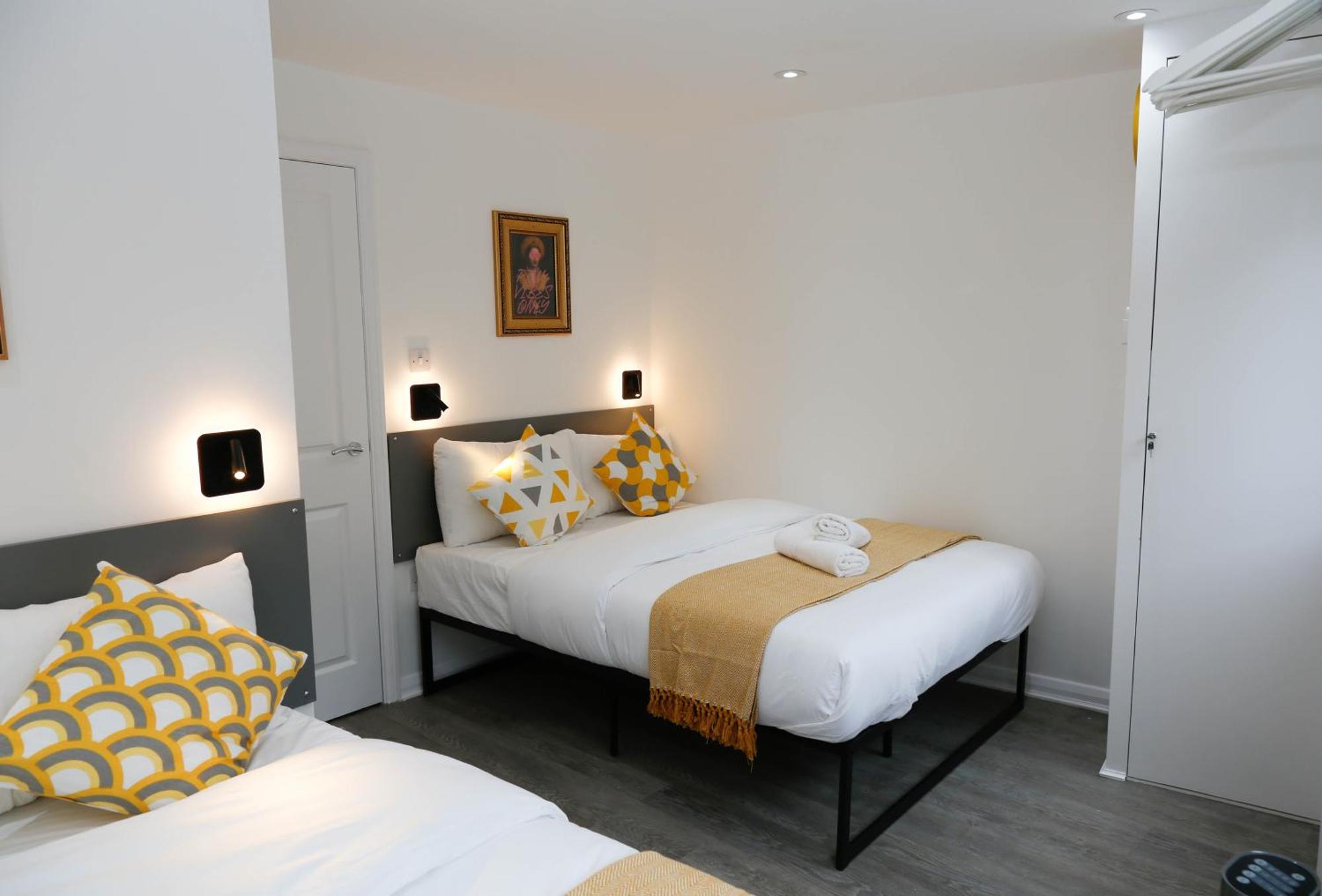 New Luxury Apartments In Central London Next To Shops, Cafes, Bars & Metro Luaran gambar