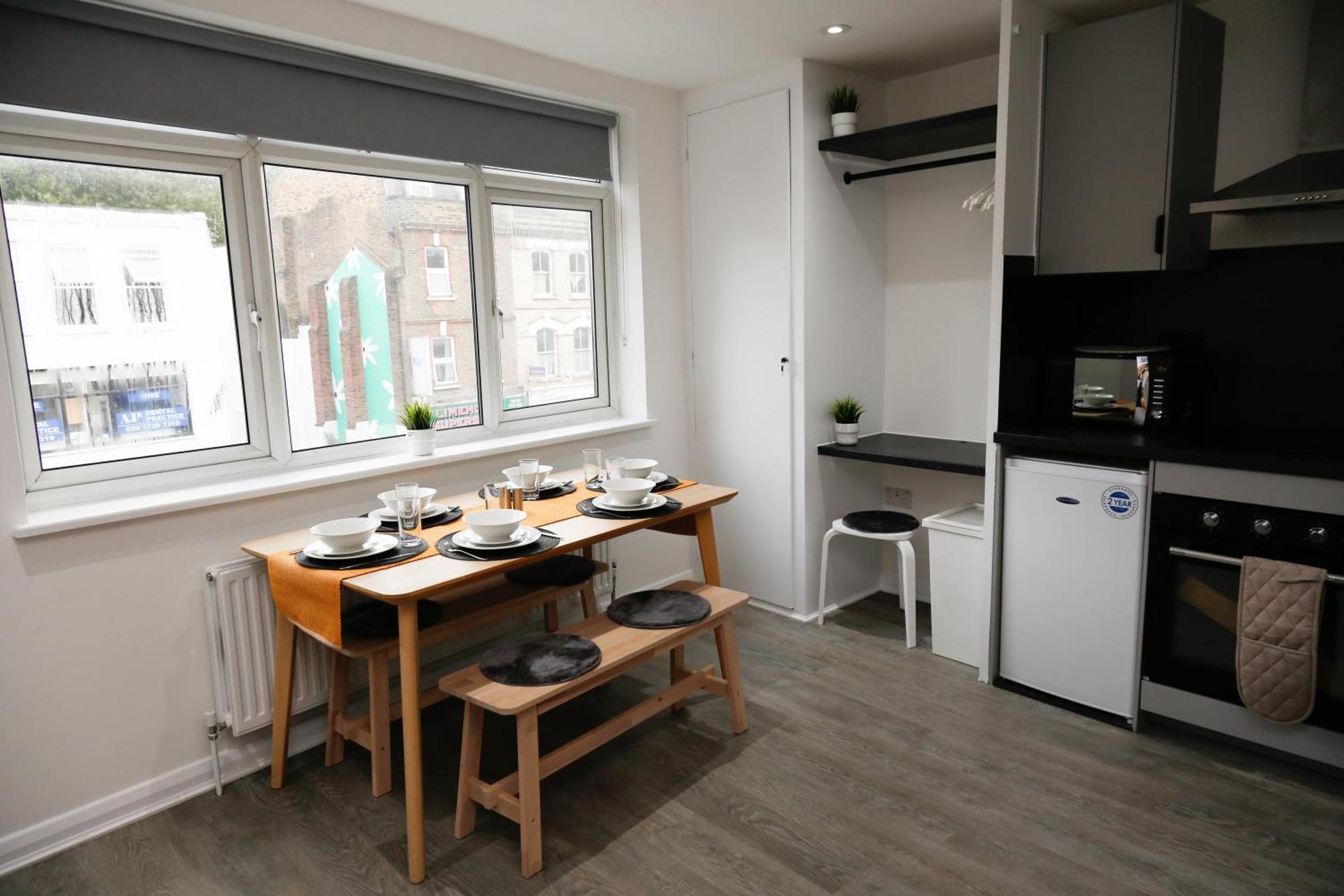 New Luxury Apartments In Central London Next To Shops, Cafes, Bars & Metro Luaran gambar